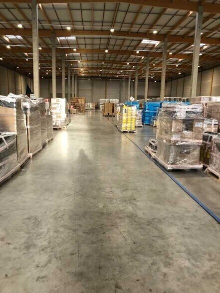 Industriel/Logistique dans Marly-la-Ville à louer - Photo de l’immeuble – Image 3 sur 6