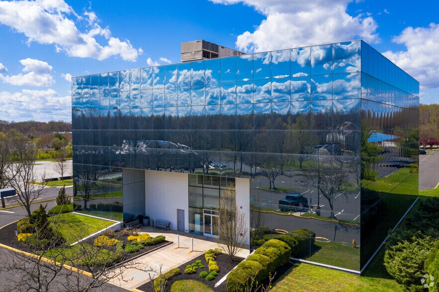 1000 Crawford Pl, Mount Laurel, NJ à louer - Photo de l’immeuble – Image 3 sur 7