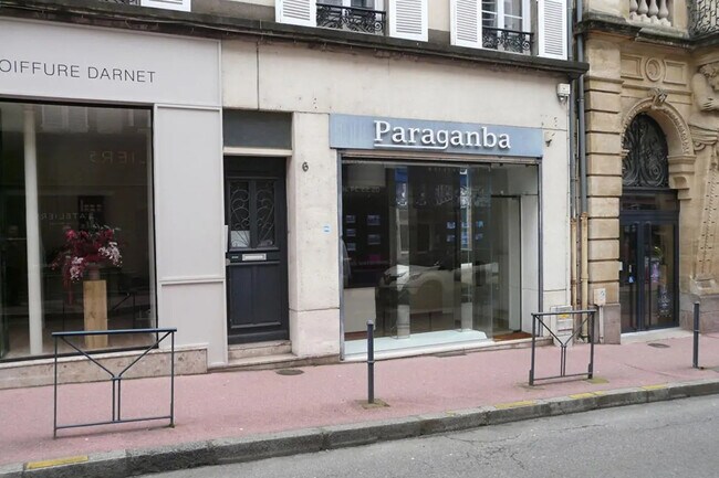 Plus de détails pour Local commercial à vendre