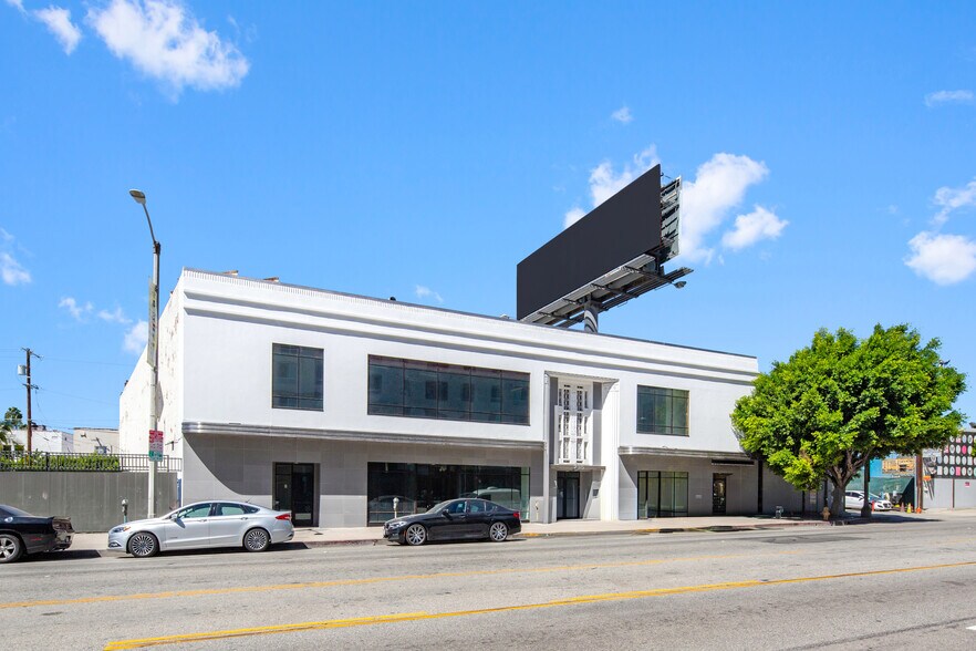 735 S La Brea Ave, Los Angeles, CA à louer - Photo de l’immeuble – Image 1 sur 11