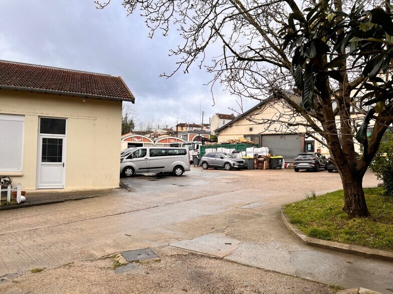44 Rue Du Maréchal De Lattre De Tassigny, Corbeil-Essonnes à louer - Photo de l’immeuble – Image 2 sur 3