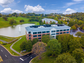 675 Peter Jefferson Pky, Charlottesville, VA à louer Aérien– Image 1 sur 8