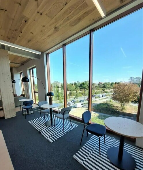 Bureau dans Saint-Jacques-De-La-Lande à louer - Photo de l’immeuble – Image 2 sur 5