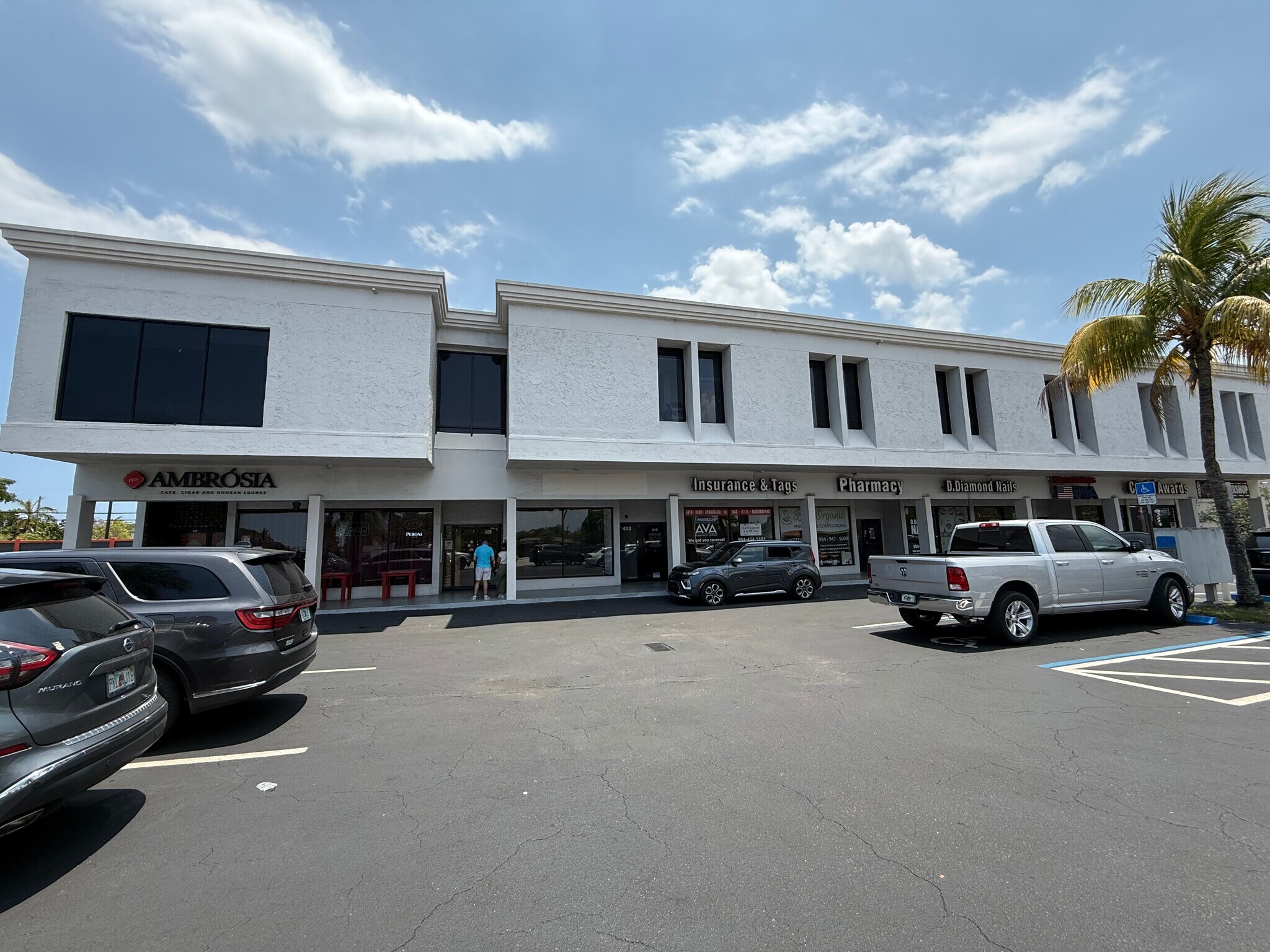 429 W Hallandale Beach Blvd, Hallandale, FL à louer Photo de l’immeuble– Image 1 sur 10