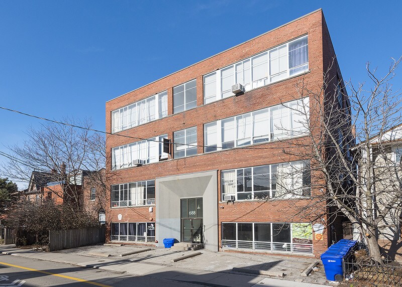 688 Richmond St W, Toronto, ON à louer - Photo de l’immeuble – Image 3 sur 5