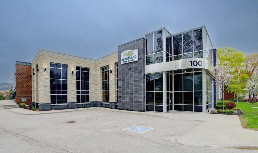 100 Erb St E, Waterloo, ON à vendre - Photo de l’immeuble – Image 2 sur 13