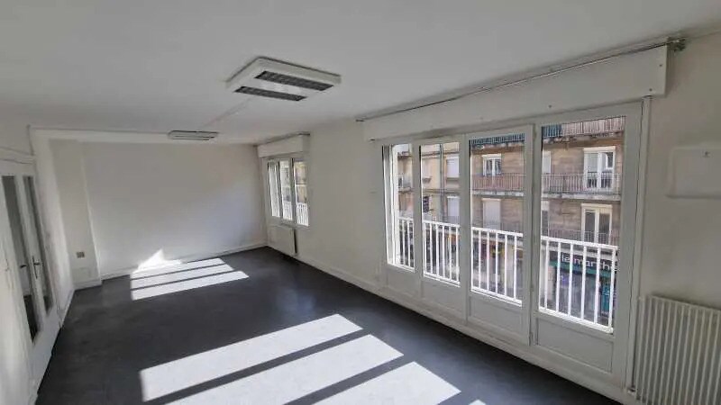 Bureau dans Rouen à louer - Photo de l’immeuble – Image 1 sur 8