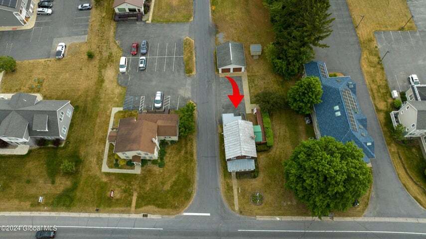 460 Maple Ave, Saratoga Springs, NY à louer - Photo de l’immeuble – Image 3 sur 4