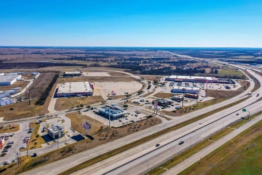 3030 S US Highway 287, Corsicana, TX à vendre - Photo de l’immeuble – Image 2 sur 6