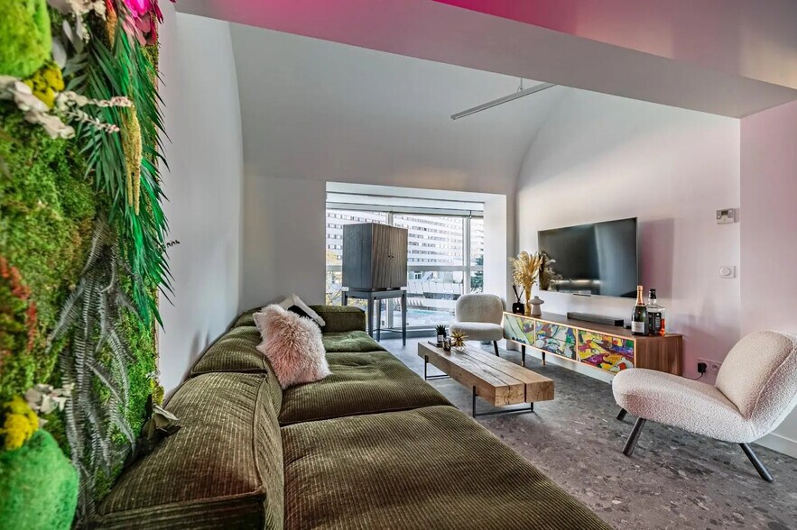 Bureau dans Courbevoie à louer - Photo de l’immeuble – Image 2 sur 17