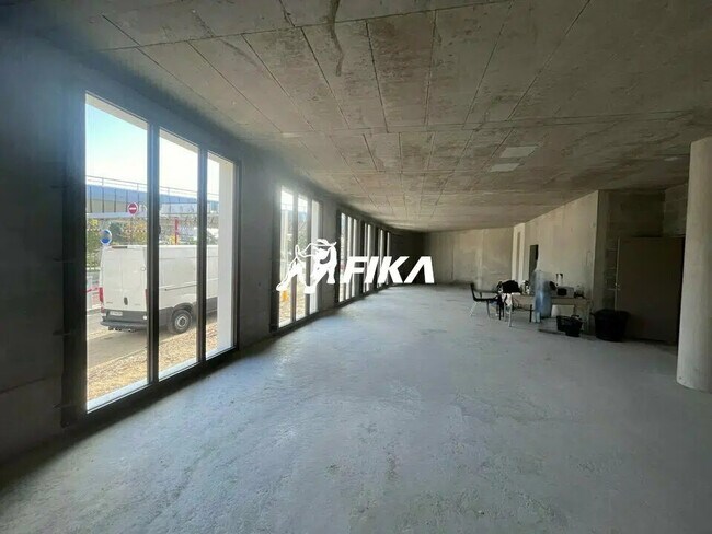 Plus de détails pour Local commercial à vendre