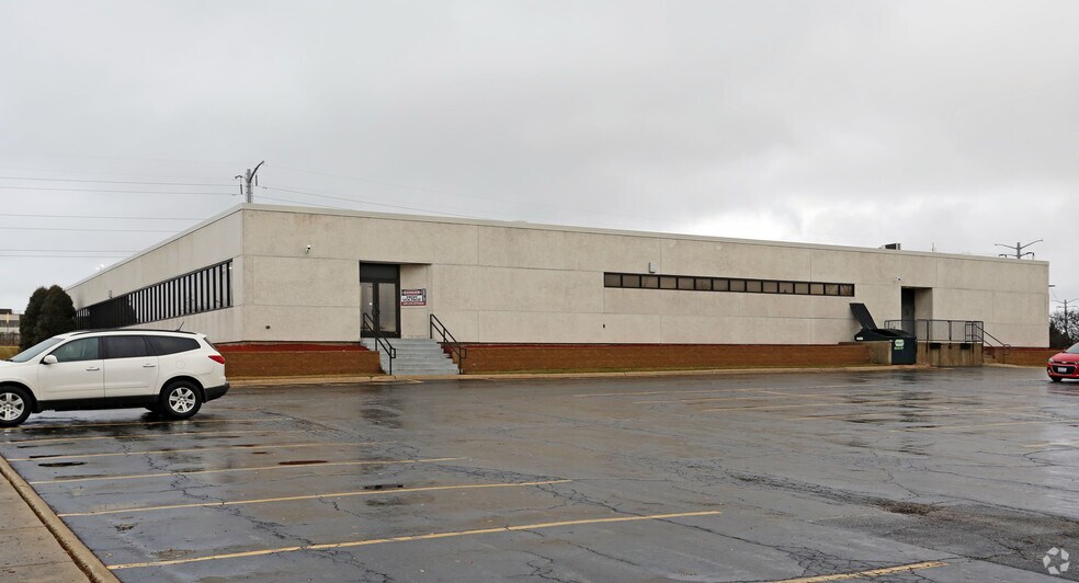 2345 Pembroke Ave, Hoffman Estates, IL à louer - Photo de l’immeuble – Image 3 sur 4