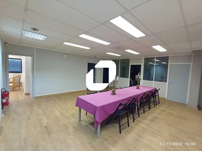 Bureau dans Vitry-sur-Seine à louer - Photo de l’immeuble – Image 2 sur 8