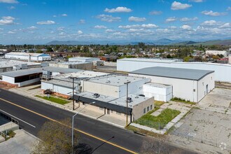 200 N Uruapan Way, Dinuba, CA - Vue aérienne vue de carte - Image1