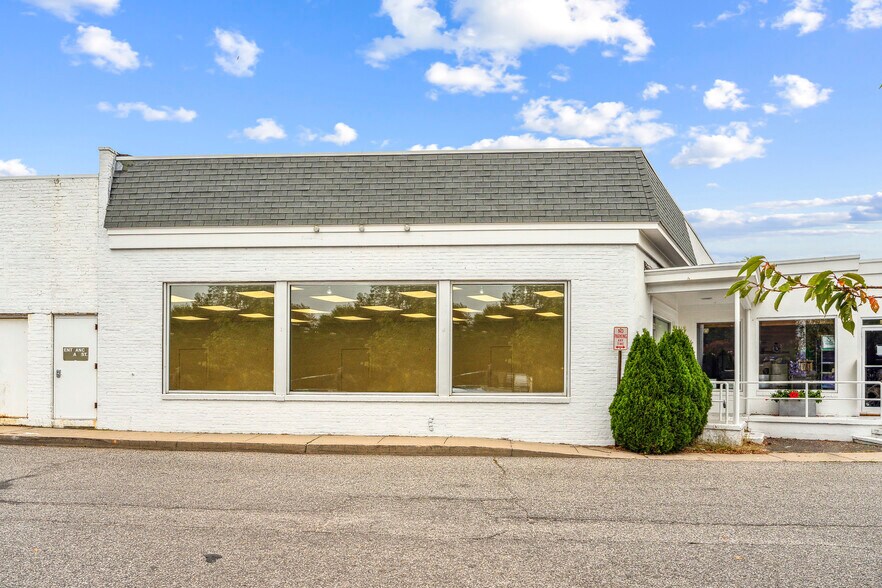 53 The Circle, East Hampton, NY à vendre - Photo de l’immeuble – Image 3 sur 13