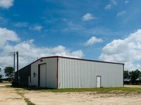 1106 W Kilpatrick St, Cleburne TX - Local industriel/logistique