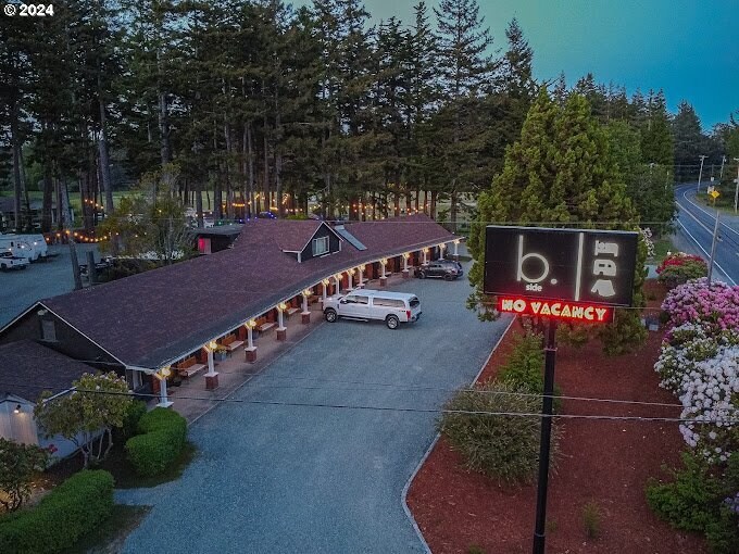 1175 2nd St SE, Bandon, OR à vendre - Photo de l’immeuble – Image 1 sur 92