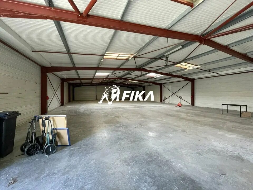 Local d'activités dans Saint-Médard-en-Jalles à vendre Photo intérieure– Image 1 sur 12