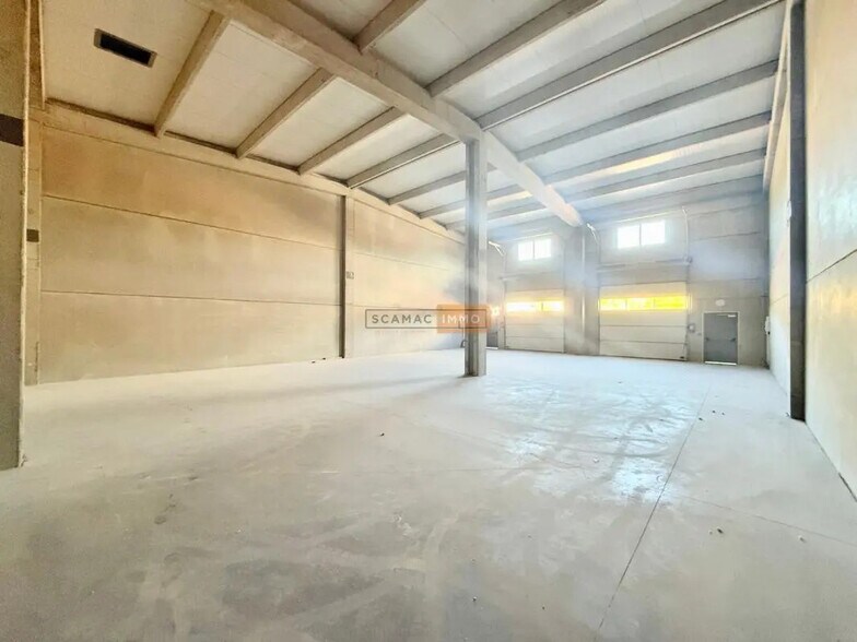 Industriel/Logistique dans Le Muy à louer - Photo de l’immeuble – Image 2 sur 5