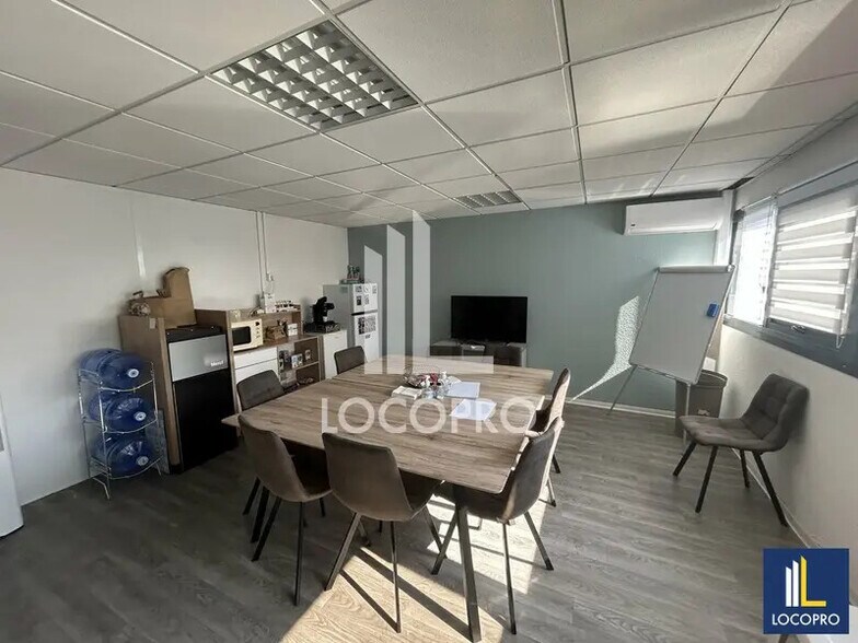 Bureau dans Villeneuve-Loubet à vendre - Photo de l’immeuble – Image 2 sur 14