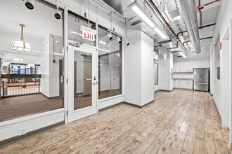 5 S Wabash Ave, Chicago, IL à louer Photo intérieure– Image 1 sur 3