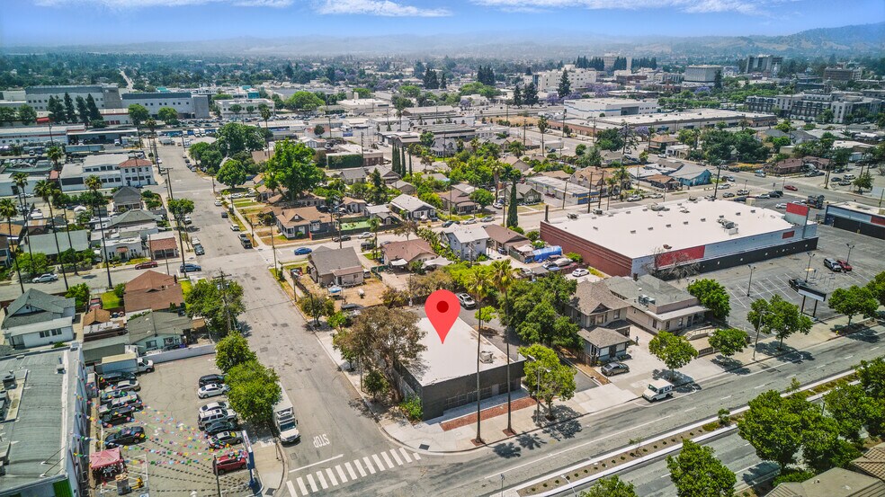 390 E Holt Ave, Pomona, CA à louer - Photo de l’immeuble – Image 3 sur 30