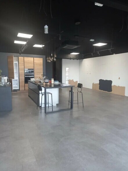 Local commercial dans Ibos à louer - Photo intérieure – Image 3 sur 4
