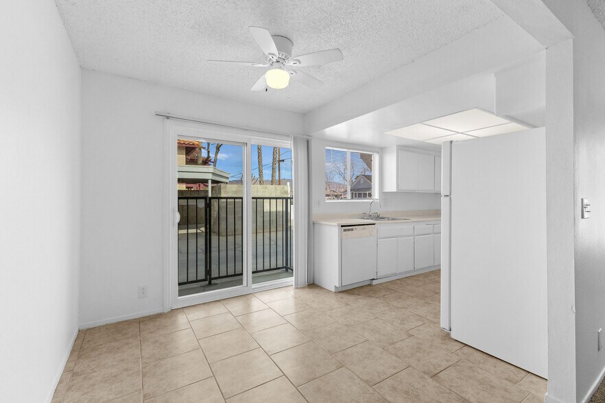 233 N Inez St, Hemet, CA à vendre - Photo intérieure – Image 2 sur 16