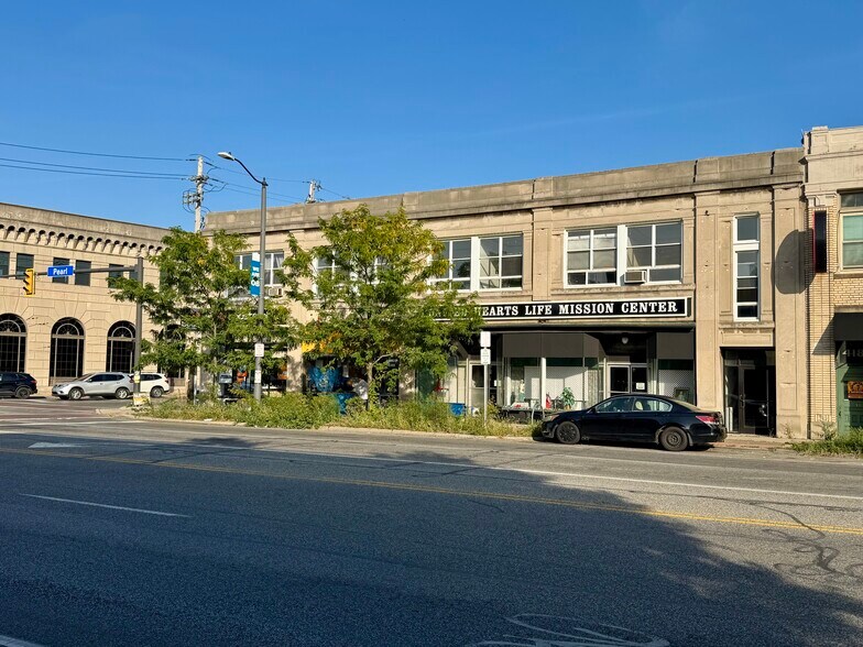 4179 Pearl Rd, Cleveland, OH à louer - Photo de l’immeuble – Image 3 sur 9
