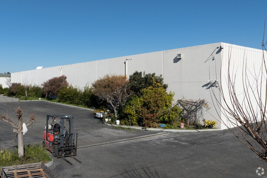 3550 Thomas Rd, Santa Clara, CA à louer - Photo de l’immeuble – Image 3 sur 5