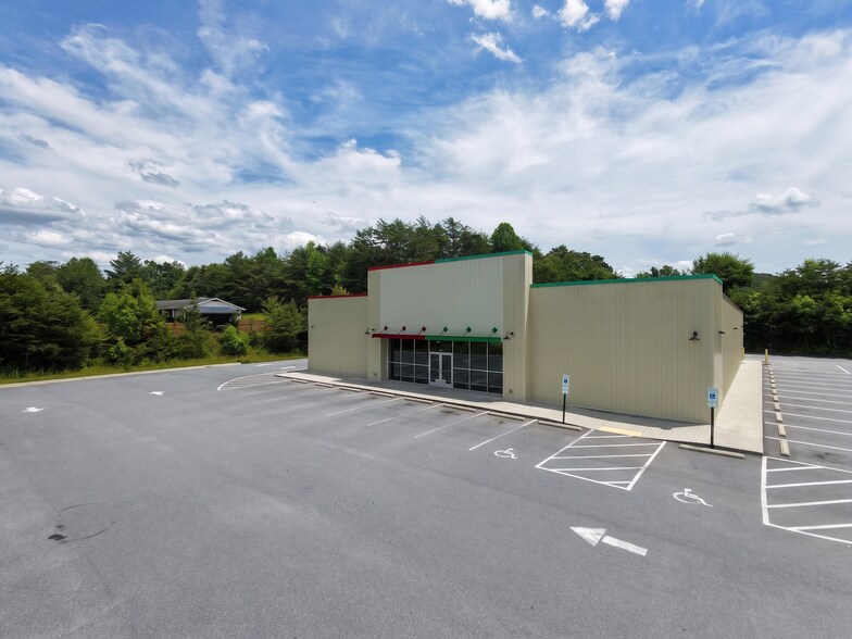 104 Hwy 64 E, Hayesville, NC à vendre - Photo de l’immeuble – Image 3 sur 15