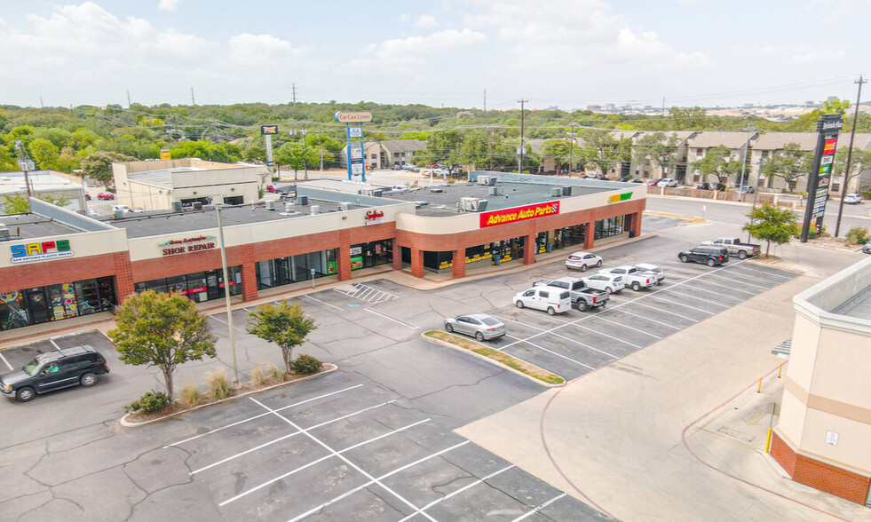 903 E Bitters Rd, San Antonio, TX à louer - Photo de l’immeuble – Image 2 sur 7