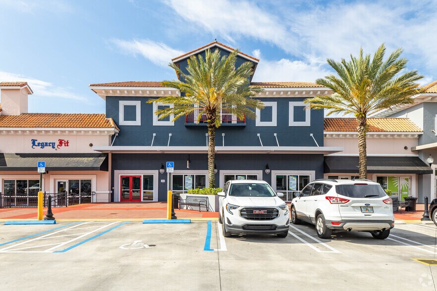 8330-8505 Mills Dr, Miami, FL à louer - Photo de l’immeuble – Image 1 sur 24