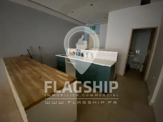 Local commercial dans Paris à louer - Photo de l’immeuble – Image 3 sur 9
