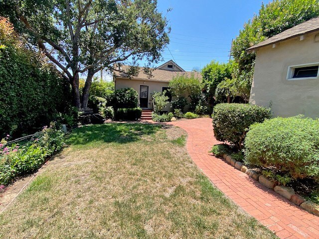 302 N Soledad St, Santa Barbara, CA à vendre - Photo de l’immeuble – Image 2 sur 7