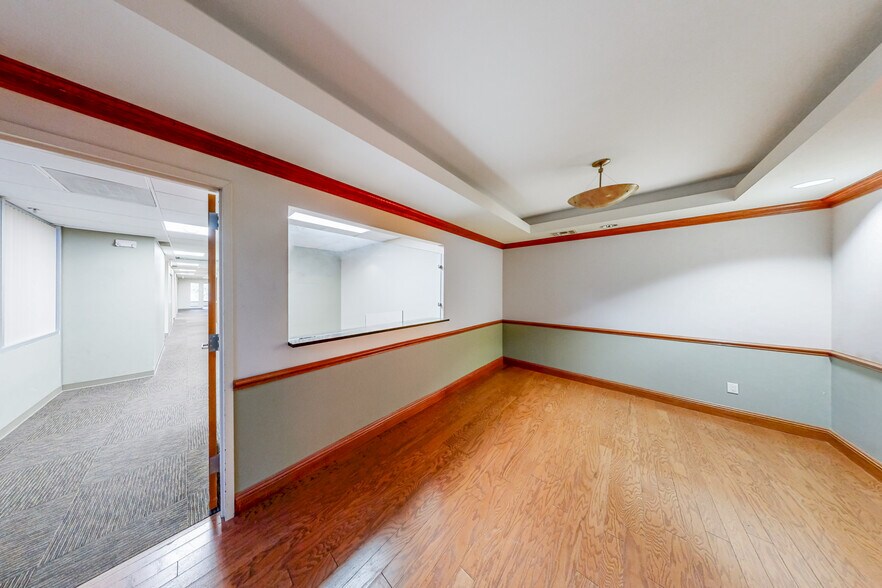 3333 New Hyde Park Rd, New Hyde Park, NY à louer - Numérisation 3D Matterport – Image 3 sur 16