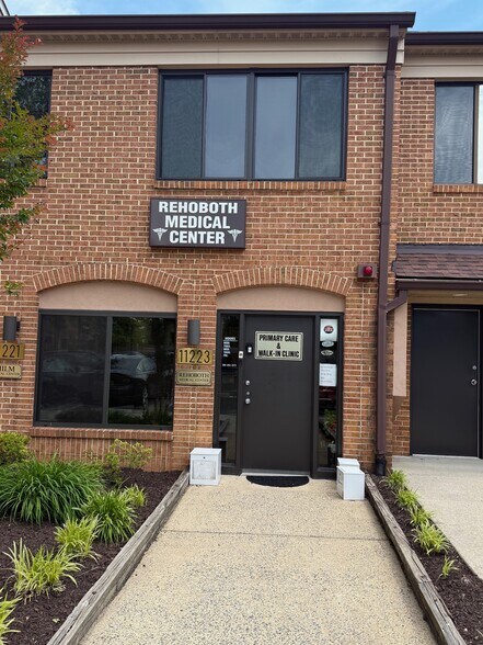 11219-11253 Lockwood Dr, Silver Spring, MD à louer - Photo de l’immeuble – Image 1 sur 10