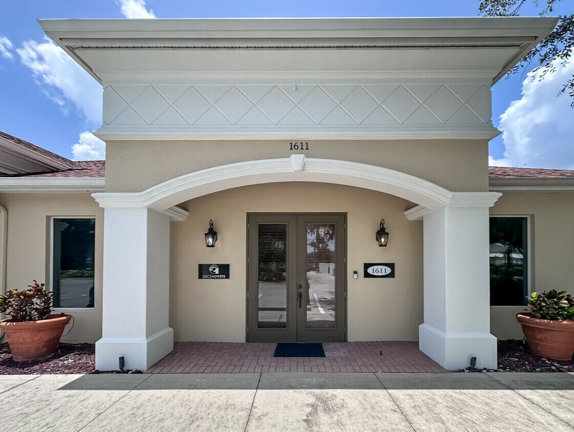 1611 Harden Blvd, Lakeland, FL à louer Photo de l’immeuble– Image 1 sur 35