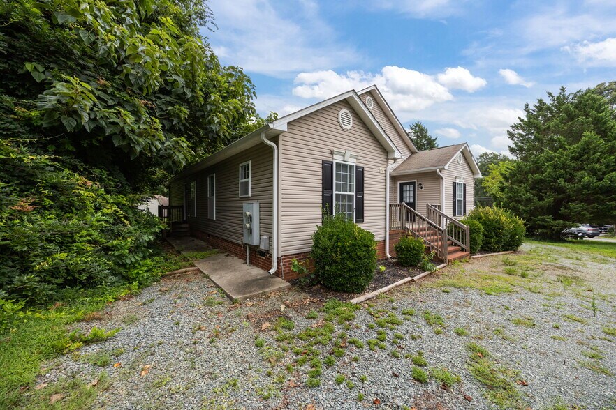 624 S Williamson Ave, Elon, NC à vendre - Photo de l’immeuble – Image 3 sur 30