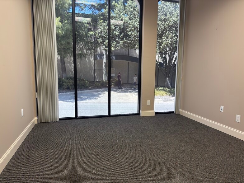 216 N Tennessee St, McKinney, TX à louer - Photo de l’immeuble – Image 2 sur 7