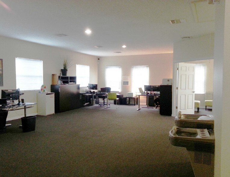 13035 W Linebaugh Ave, Tampa, FL à louer - Autre – Image 2 sur 21