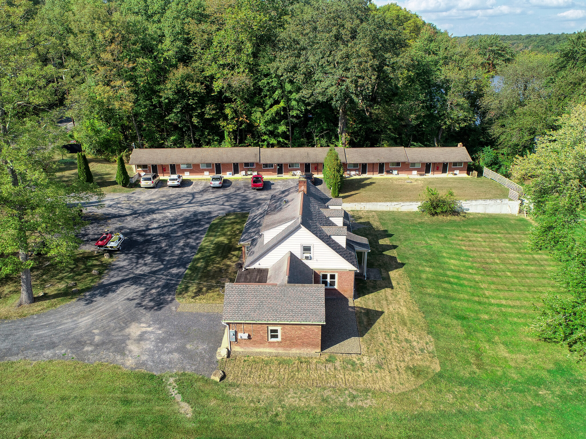 669 Broadway, Ulster Park, NY à vendre Photo de l’immeuble– Image 1 sur 31