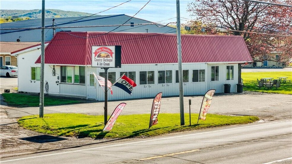 2389 State Route 5, Utica, NY à vendre - Photo de l’immeuble – Image 2 sur 8