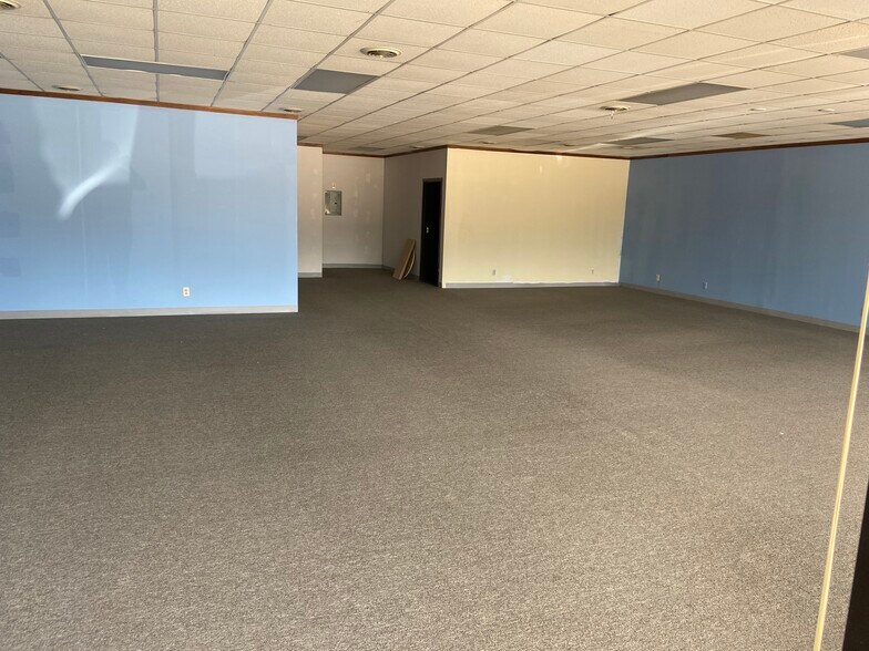 5930 S 58th St, Lincoln, NE à louer - Photo intérieure – Image 2 sur 7