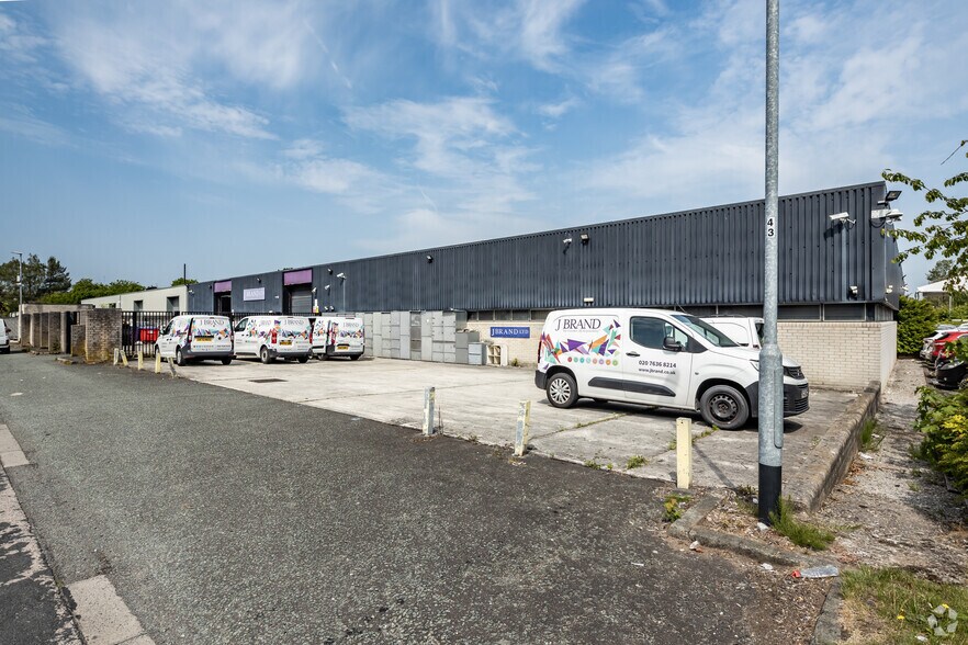 Brindley Rd, Runcorn à louer - Photo de l’immeuble – Image 1 sur 9