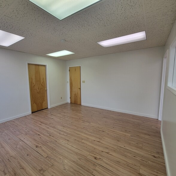 303 E Paw Paw St, Paw Paw, MI à louer - Photo de l’immeuble – Image 3 sur 7