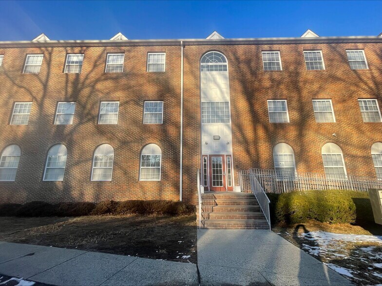 63 Beaver Brook Rd, Lincoln Park, NJ à louer - Photo de l’immeuble – Image 1 sur 18