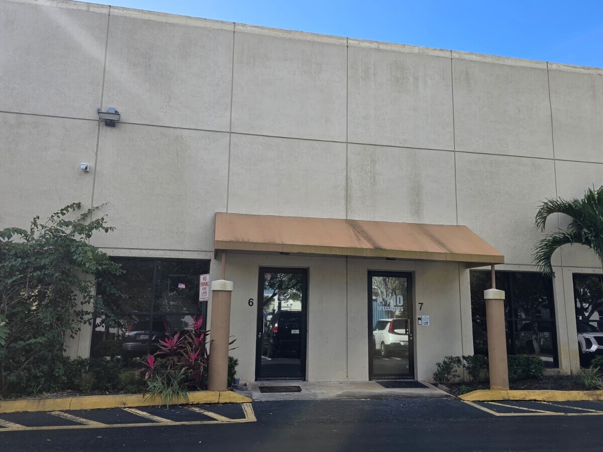 3660 NW 126th Ave, Coral Springs, FL 33065 - Lot 6-7 - - Photo intérieure - Image 2 of 35