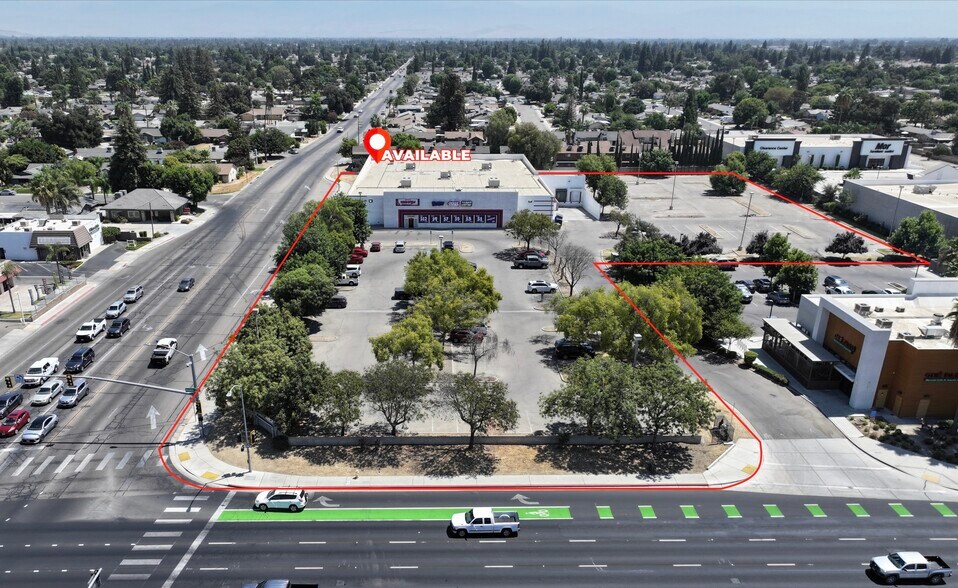 2800 S Mooney Blvd, Visalia, CA à louer - Photo de l’immeuble – Image 1 sur 4