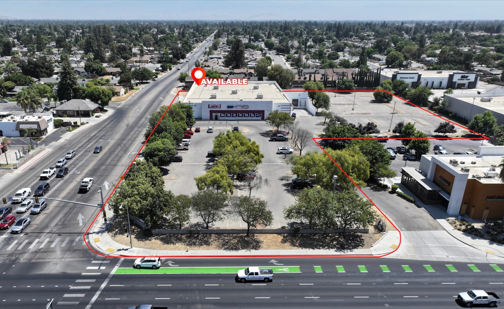 2800 S Mooney Blvd, Visalia, CA à louer Photo de l’immeuble– Image 1 sur 5